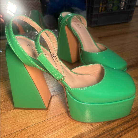 Bold Green Platform Sandals with Chunky Heel - Picture 3 of 3